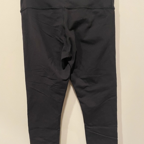 Lululemon Wunder Under black Capri - Picture 3 of 6